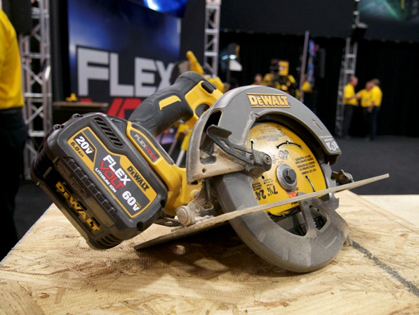 Dewalt cordless cheap flexvolt circular saw